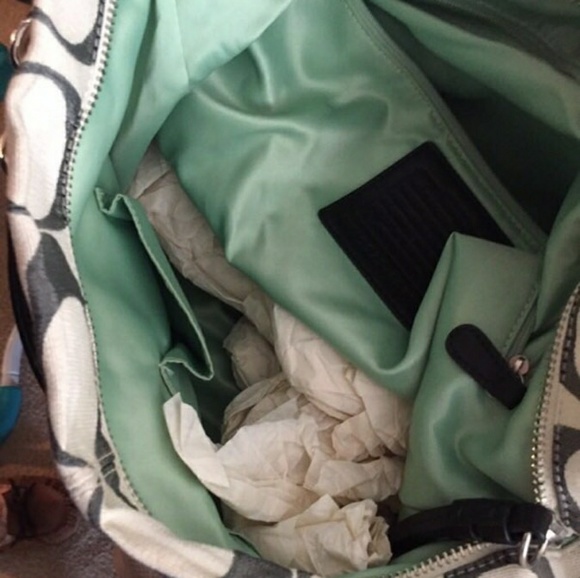 💥Coach Handbag Ottoman Signature~ PRISTINE shape* one of a kind! 🖤🤍❤️ - Picture 4 of 4